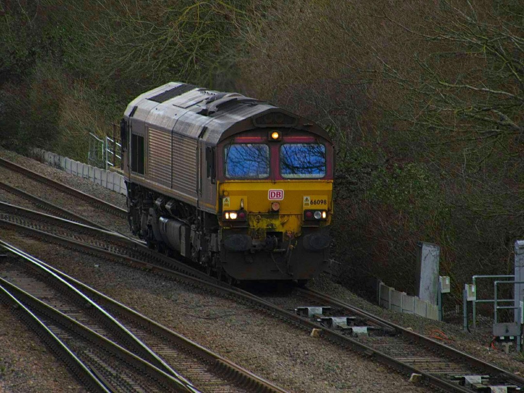 AB Rail Photography on Train Siding: Ex-EWS now DB Shenker operated Class 66 66098 working 084D 10:41 Westbury Down T.C. to Westbury Down T.C. via Taunton and
Bristol...