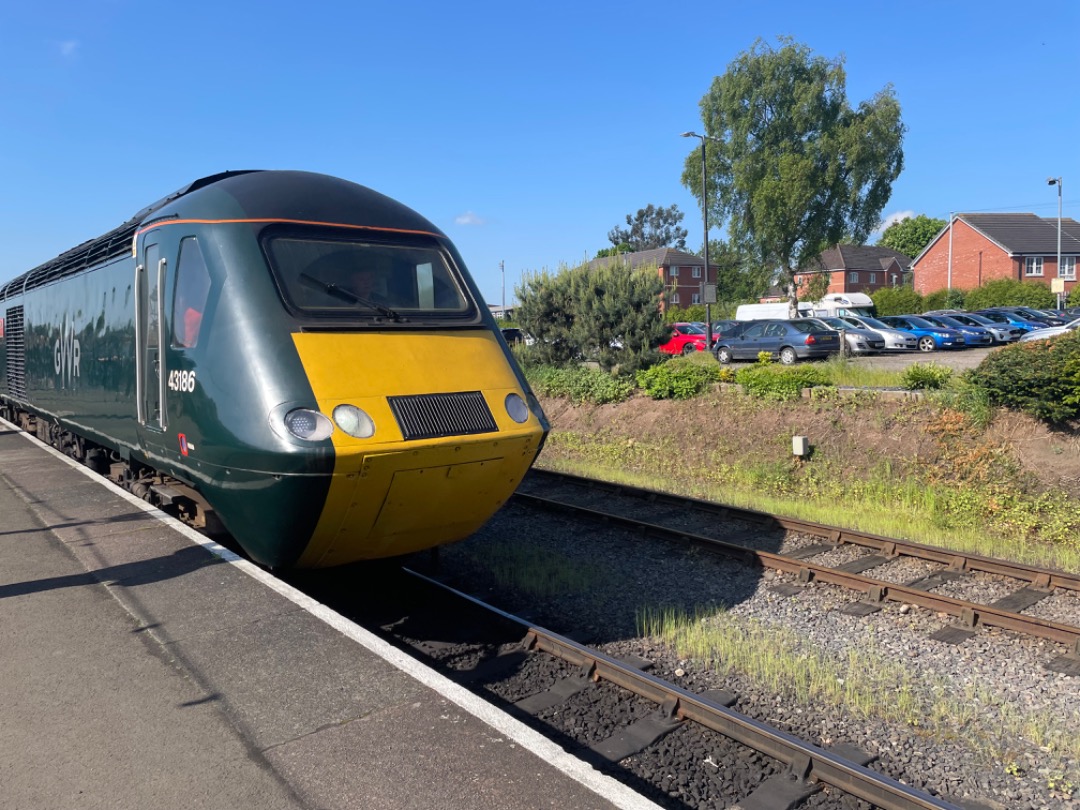 Andrea Worringer on Train Siding: My first train of the day, GWR HST with 43188 "Newport Castle" and 43186 "Taunton Castle"