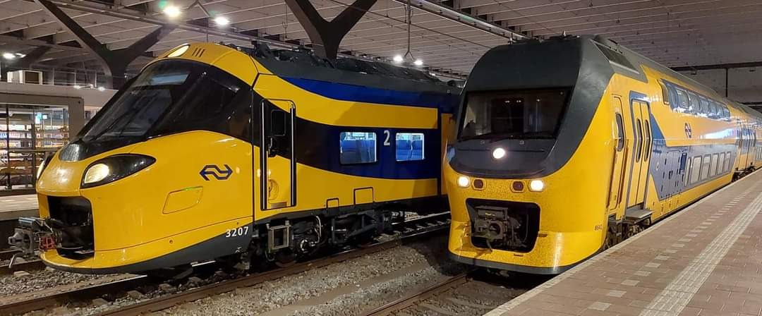 Alexander Veen on Train Siding: Mooi hoor allemaal, treinen met mooie strakke donkere kleuren, toch wel mij favoriete foto's