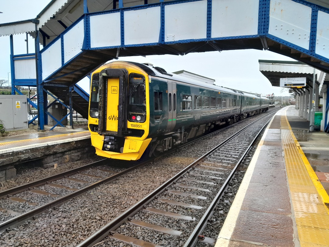 Jacobs Train Videos on Train Siding: #158951 is seen stood at St Erth station working a Great Western Railway service to Plymouth from Penzance