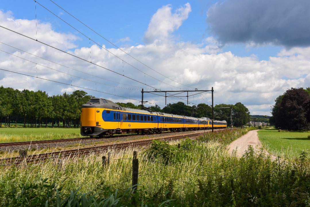 NL Rail on Train Siding: Ja daar is die dan! De laatste foto die ik uit het jaar 2020 heb te posten, resten nu alleen nog foto's uit 2021 & 2022. Deze
foto is ook de...