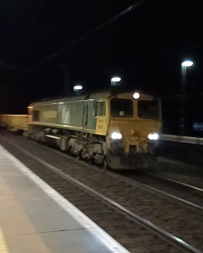 TrainGuy2008 🏴󠁧󠁢󠁷󠁬󠁳󠁿 on Train Siding: My first trainspotting day of 2024! It was definitely a good day for spotting, I saw 66703, DR 98901
(an...