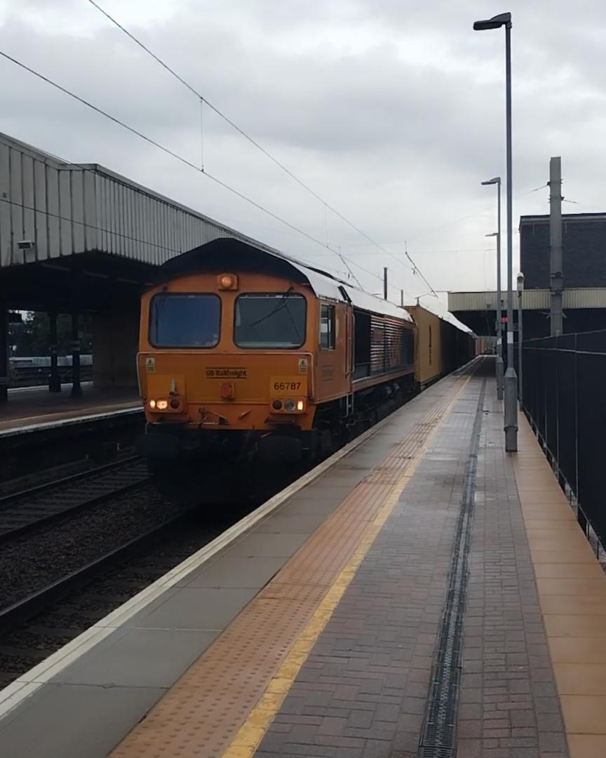 TrainGuy2008 🏴󠁧󠁢󠁷󠁬󠁳󠁿 on Train Siding: Had a great time in Warrington Bank Quay so far, seen 68018, 66787, and 60028! Will be seeing 86259
later on...