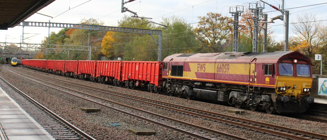 Jamie Armstrong on Train Siding: 66059 working 6V11 1000 Dowlow Briggs Sdgs to Theale Hope Cement Seen with 390006 coming up the rear at Tamworth railway
Station...