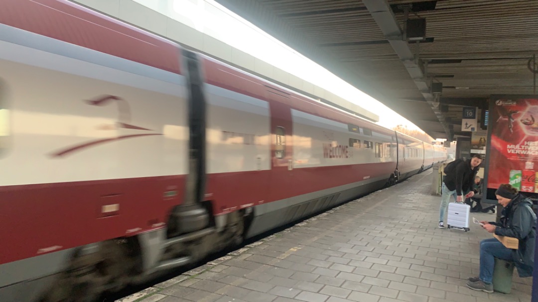 Evi Verbist on Train Siding: Paris-Nord - Bruxelles-Midi/Brussel-Zuid - Antwerpen-Centraal - Rotterdam CS - Schiphol - Amsterdam CS
