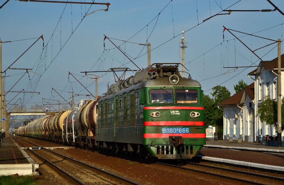 Yurko Slyusar on Train Siding: "Infernal Kaiser" еlectric locomotive VL80K-666 at the Boryspil' station. Kyiv region of Ukraine. 6.06.2020