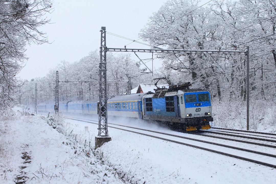 girl_and_trains on Train Siding: I love winter🥰 ||371.002-7|| in the photo you can see a "bastard - Jožin" passing by a stop near Prague🚂