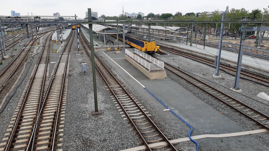 Arthur de Vries on Train Siding: #trainspotting and looking at track construction works from the foot bridge near the station in Zwolle.