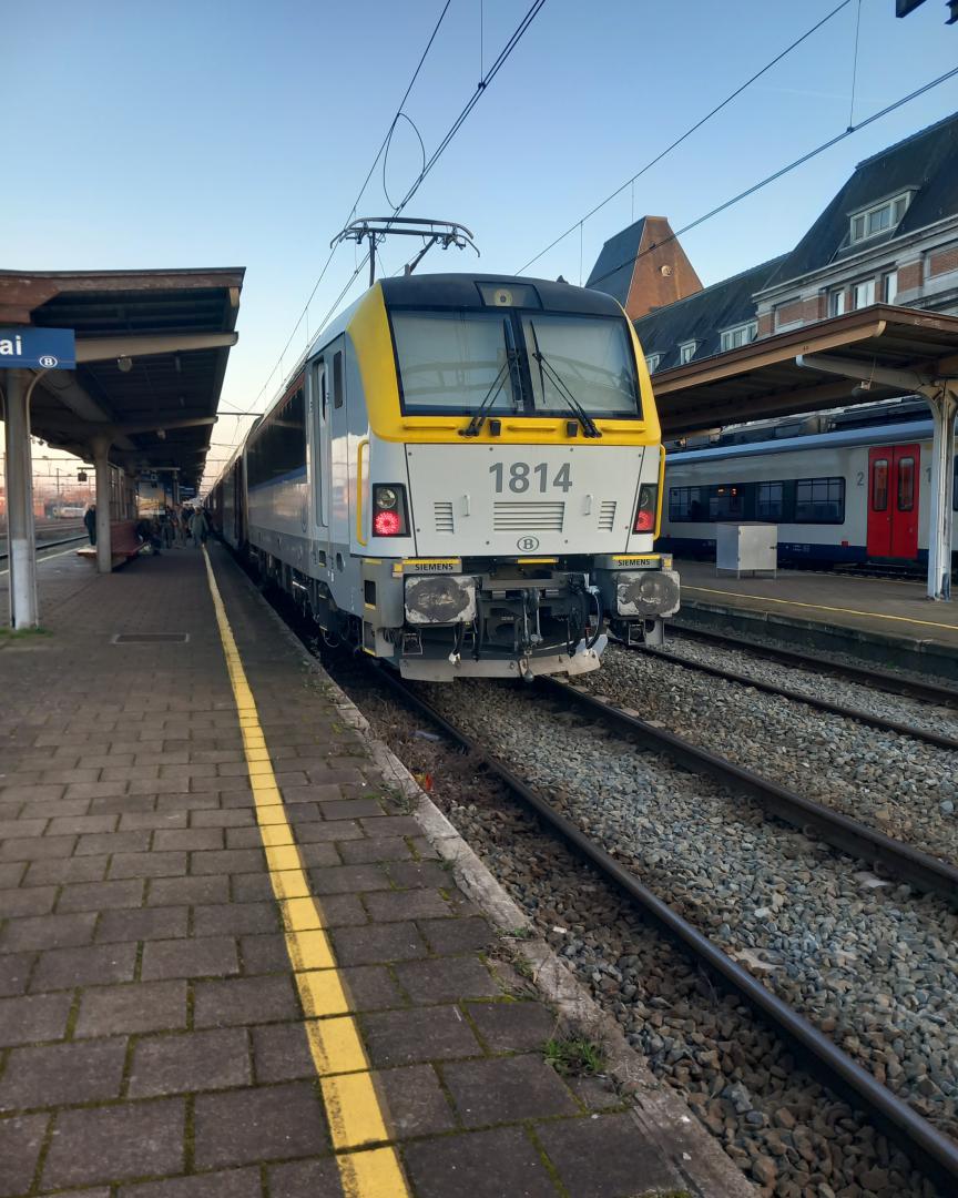 Alessandro Panepinto on Train Siding: Hle18/19 SNCB en gare de Tournai / Hle18/19 NMBS in station Doornik / Hle18/19 SNCB in Tournai station 🇧🇪