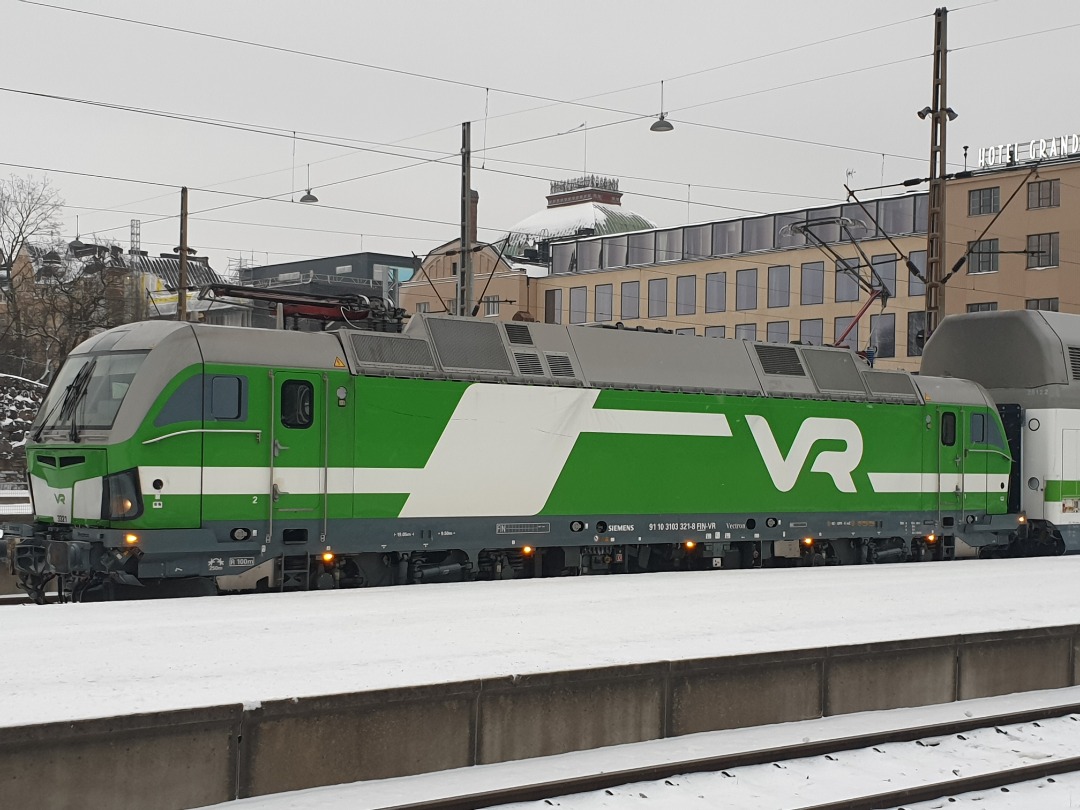 Kuusijar on Train Siding: Finnish national operator Vectron, known as SR3 in Finland. Keen-eyed can see some of the Finnish modifications to standard
Vectrons....