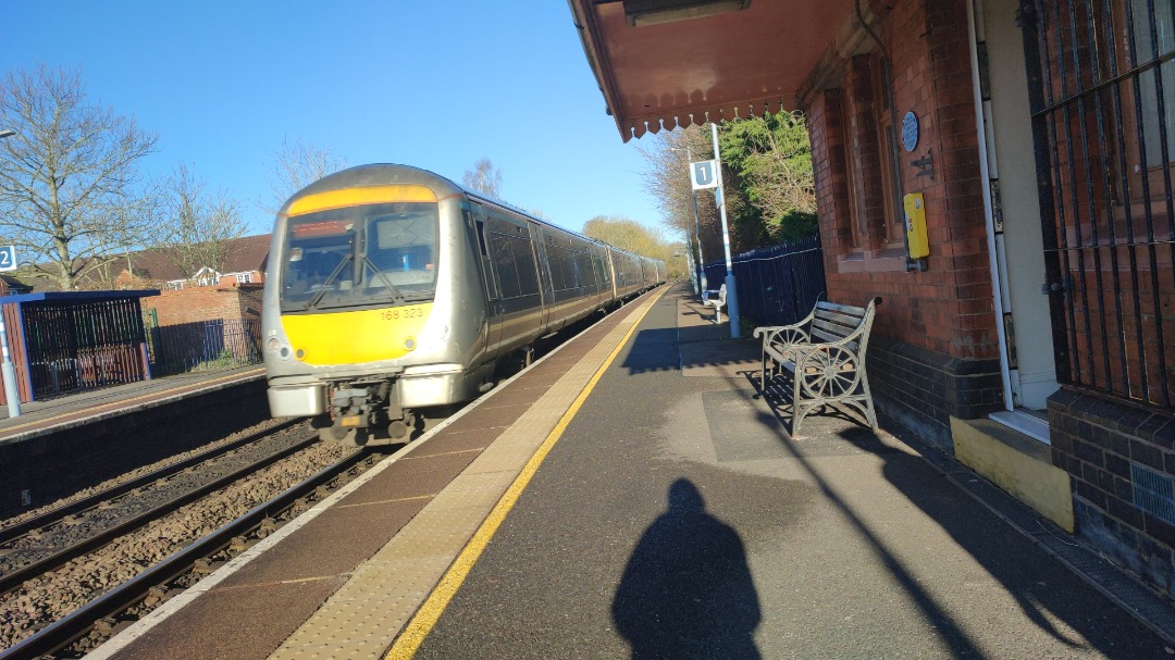 UniversalTransportStudio on Train Siding: 👋🏻 Hello everyone! I hope you're all doing well! Yesterday I visited Saunderton Station 11 days before my
Birthday to...