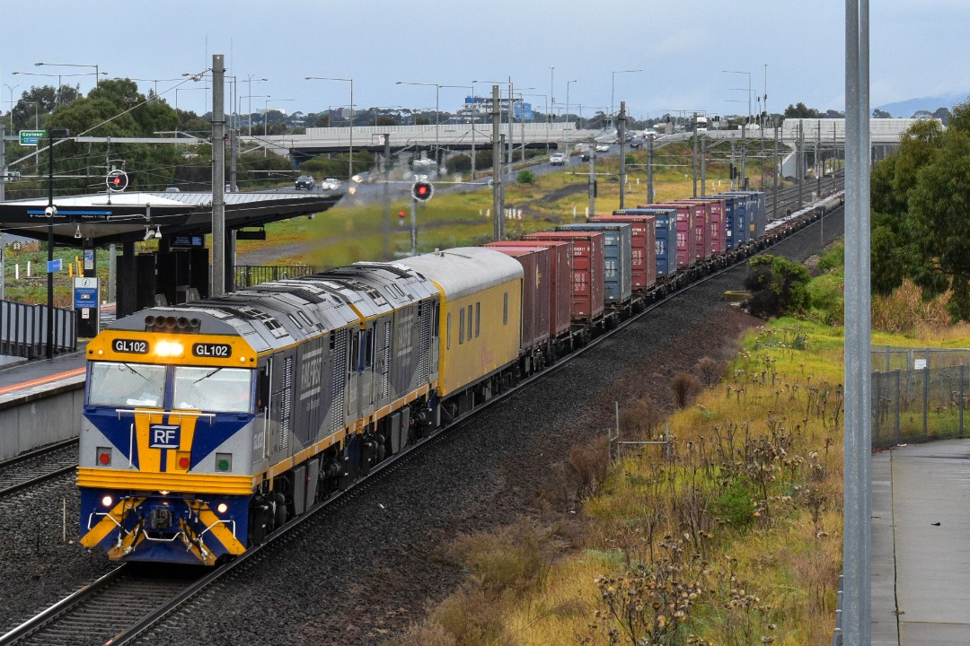 Shawn Stutsel on Train Siding: Railfirst's GL102 and GL105 trundles through Williams Landing, Melbourne with Aurizon's 5XM1, Container Service ex
South Australia.