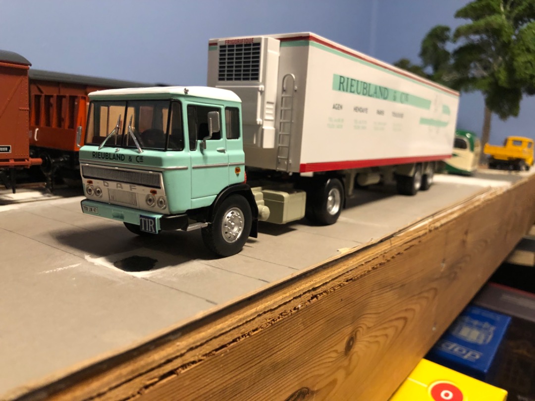 Paul Rowlinson on Train Siding: Got another IXO 1:43 scale truck. This time a DAF with a reefer. Not sure but I think it could be a French prototype