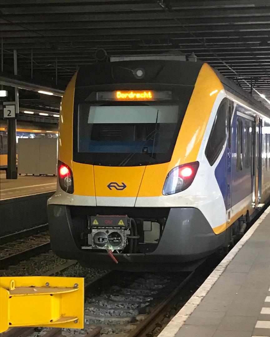 Quinten Stremmelaar on Train Siding: Dit is voor mij de eerste keer dat ik de nieuwe generatie van de sprinter zie. Op station Den Haag Centraal.