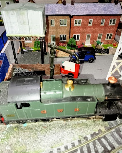 Larnswick UK on Train Siding: A few hours free so what better than working on the #modelrailway #FillUpFriday #00gauge ?