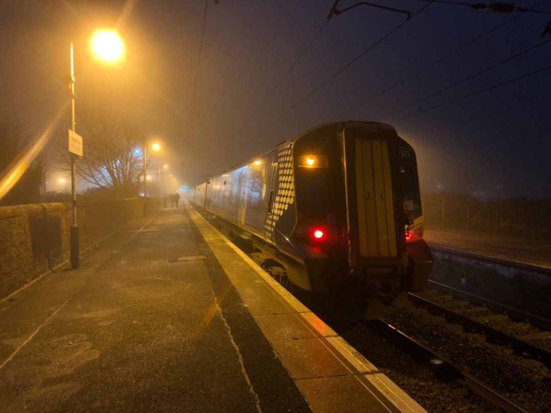 Adam Dunlop on Train Siding: Some horrible shots in the fog at Prestwick Town, to make matters even worse, there were no 156s, even though there was 3 due to
turn up.