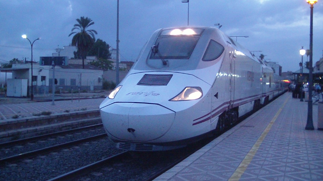Vinylculture Renfe Murcia. on Train Siding: Alvia S-730 estacionado #Murcia #Renfe #spain #España #trainspotting #train #diesel #station