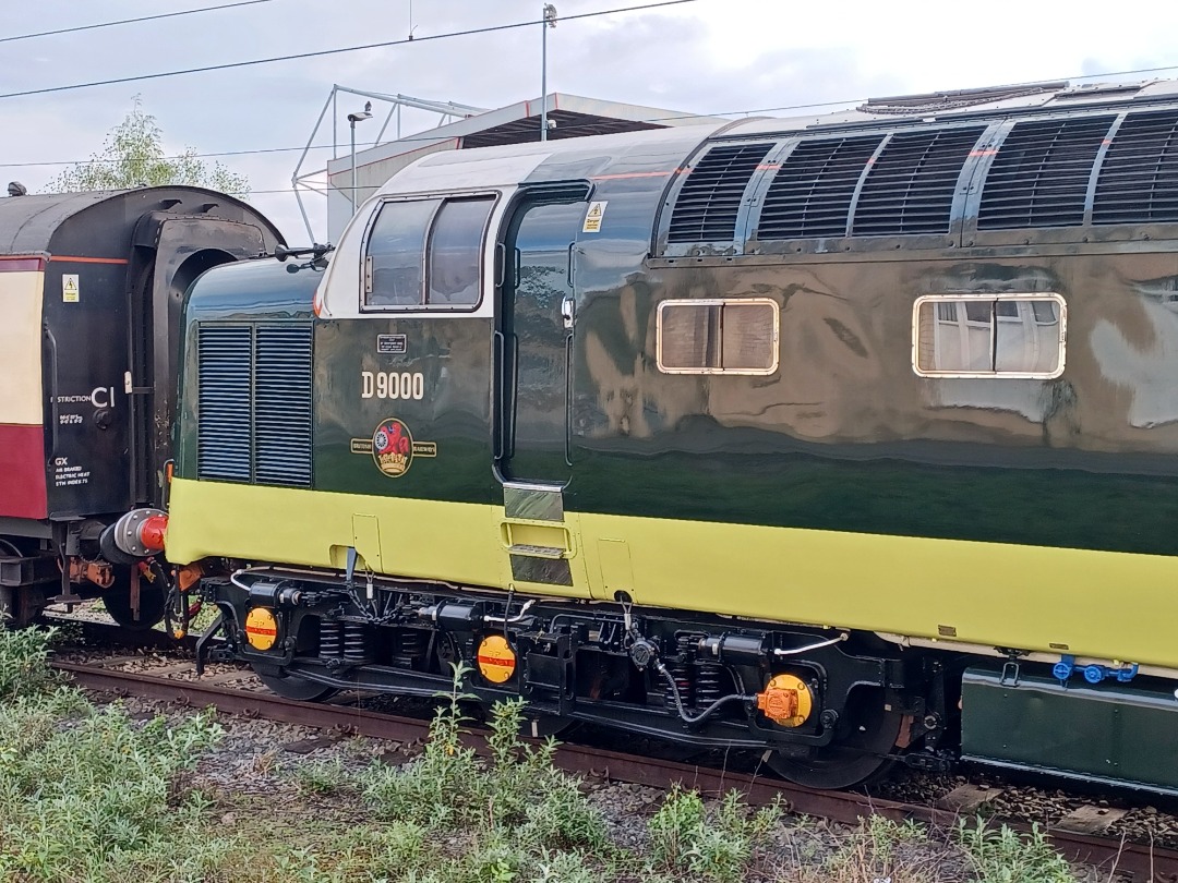 Trainnut on Train Siding: #photo #train #diesel #station D9000 Royal Scots Grey at Crewe yesterday and 37425 Concrete Bob at Crewe