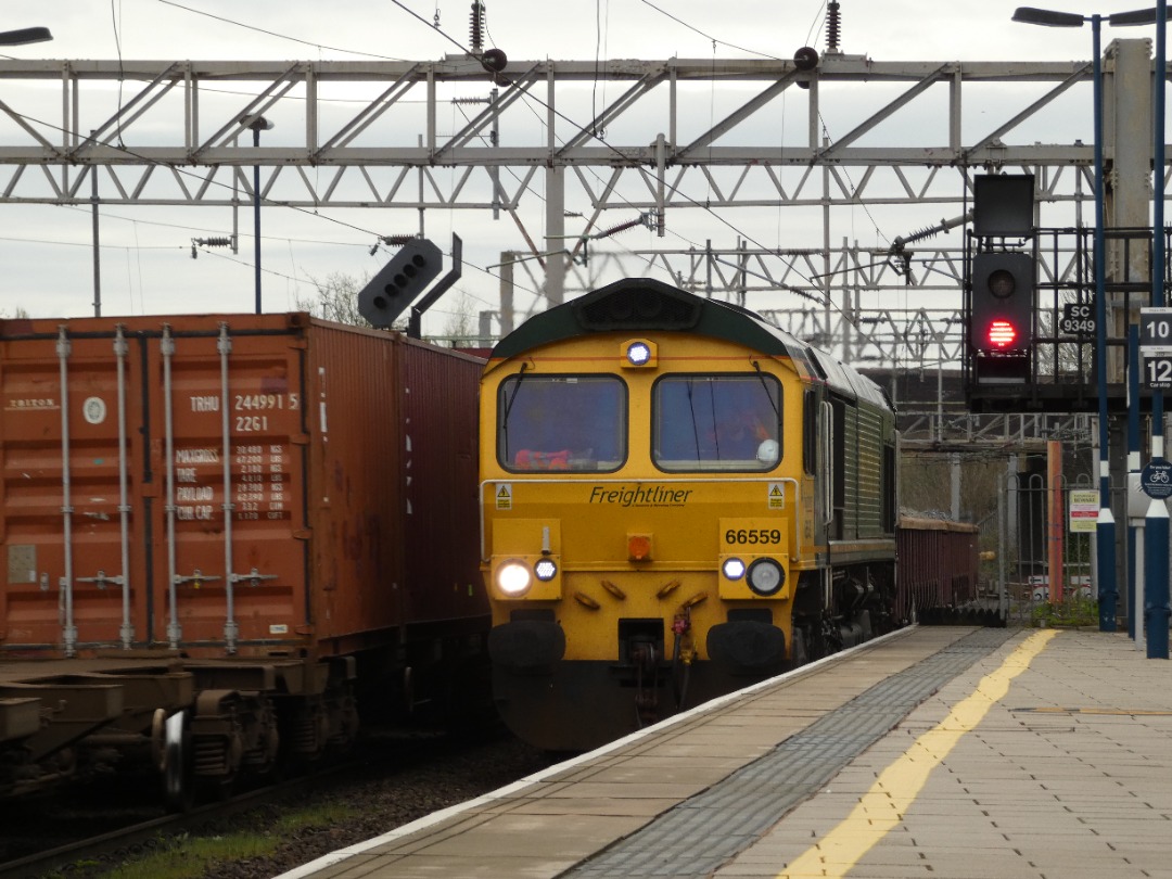 Jacobs Train Videos on Train Siding: #66559 is seen leading a top and tail engineers service from Crewe Bas Hall to Bletchley Flyover through Stafford station
running...