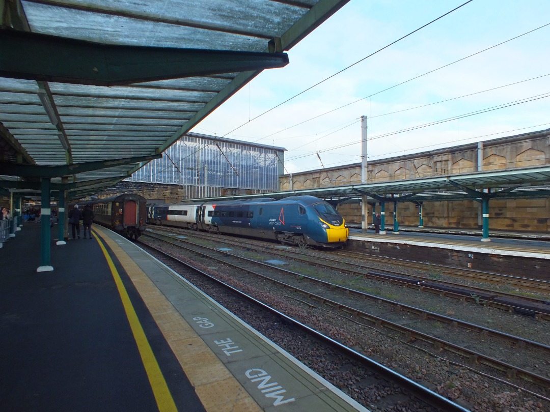 Cumbrian Trainspotter on Train Siding: Avanti West Coast class 390/1 No. #390129 departing Carlisle yesterday working 1M12 1136 Glasgow Central to London
Euston.