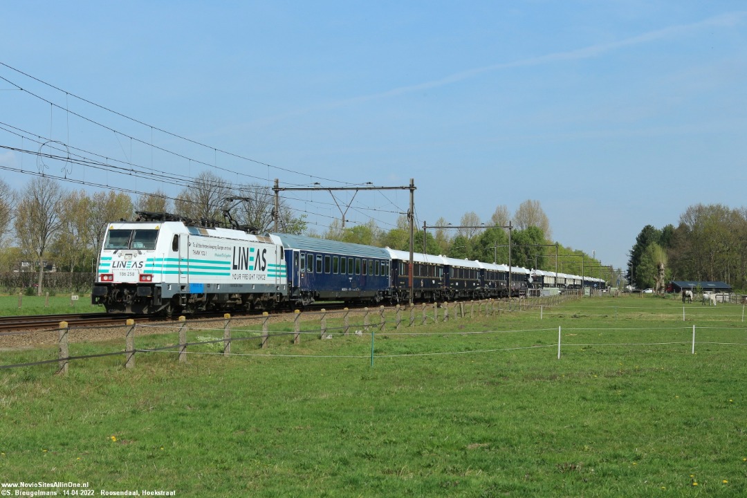 Stephan Breugelmans on Train Siding: LINΞΛS 186 258 'Heroes' + Venice Simplon Oriënt Express - Roosendaal 🇳🇱 14-04-2022.