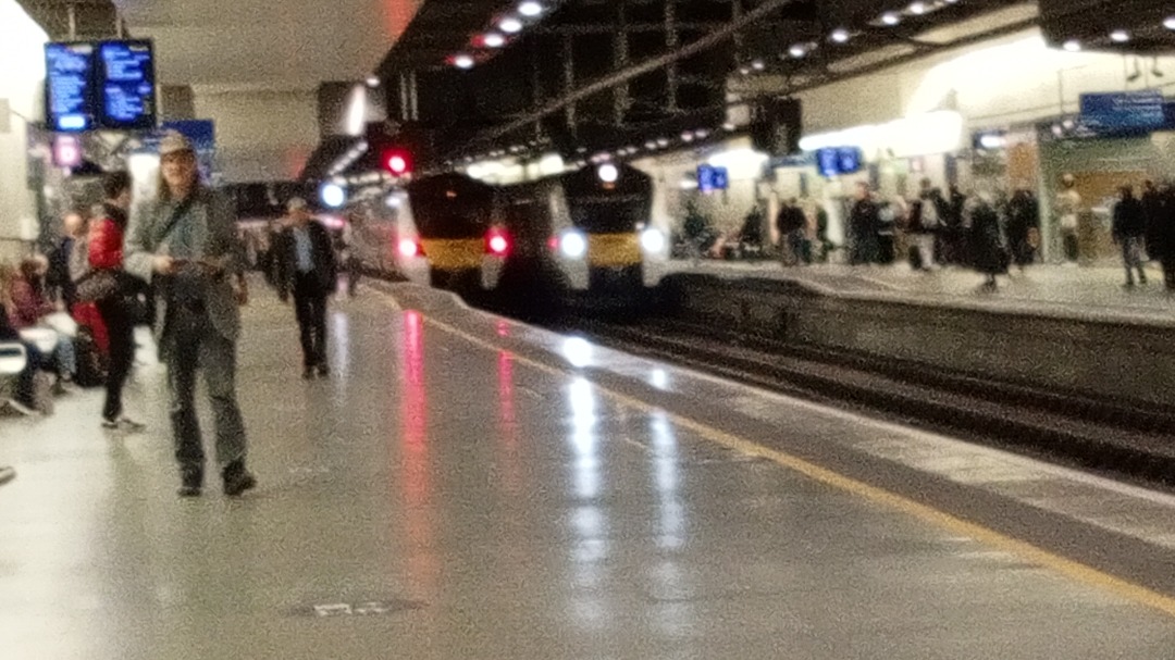 Murrayplayz on Train Siding: St pancras international, I saw the 🏳️‍🌈 train! On Thameslink along with a few other 700s