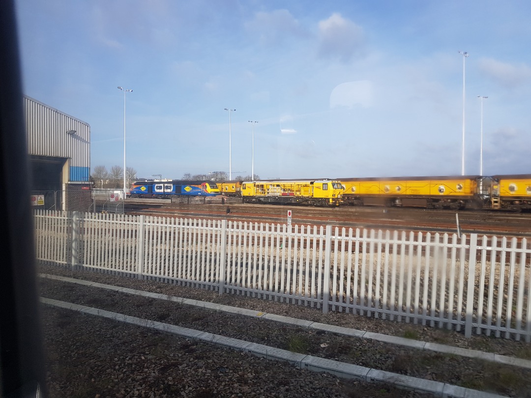 Jack Jack Productions on Train Siding: 43 060 and a unidentified 43 with Colas Rail branding but in East Midlands Trains colours at Reading Triangle Sidings