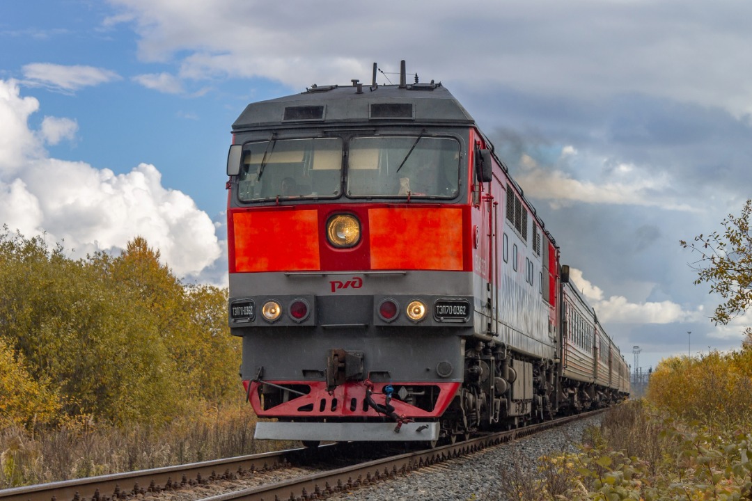 Vladislav on Train Siding: diesel locomotive TEP70-0362 with passenger train on the Novgorod-Luzhsky - Lyubolady stage. 2022
