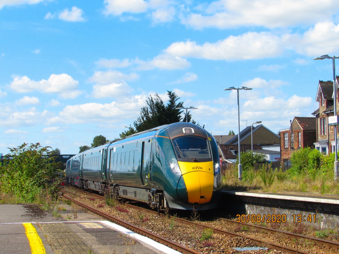 AB Rail Photography on Train Siding: @GWRHelp 9-car Class 800 800303 working 1A83 12:15 Plymouth to London Paddington on 30/08/20, seen arriving and waiting at
Taunton...