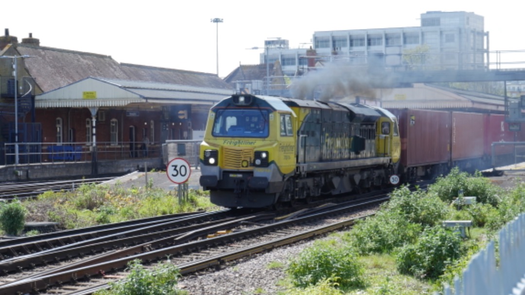 Dean Knight on Train Siding: ABSOLUTE THRASH! 70016 gives it the beans after a slow coast through Basingstoke Station today.