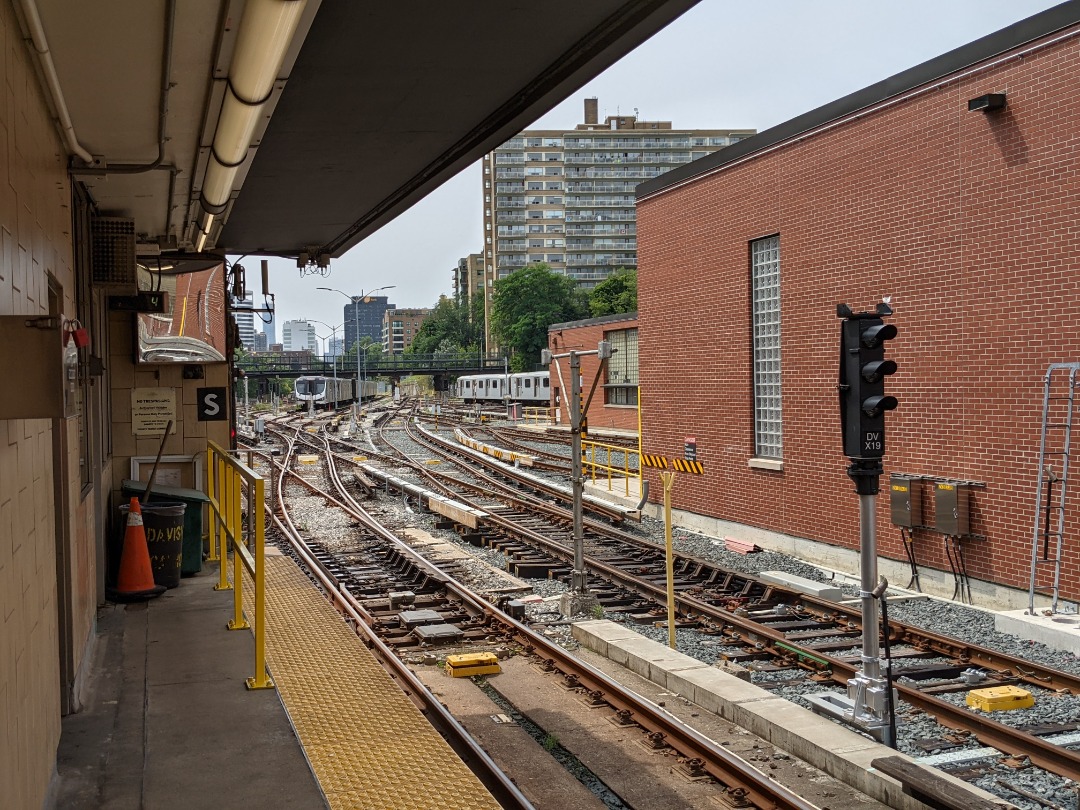 Ryan on Train Siding: Some shots of Davisville Yard, as well as some TRs sitting there. First pic taken from platform 3 of Davisville, second pic taken on the
south...