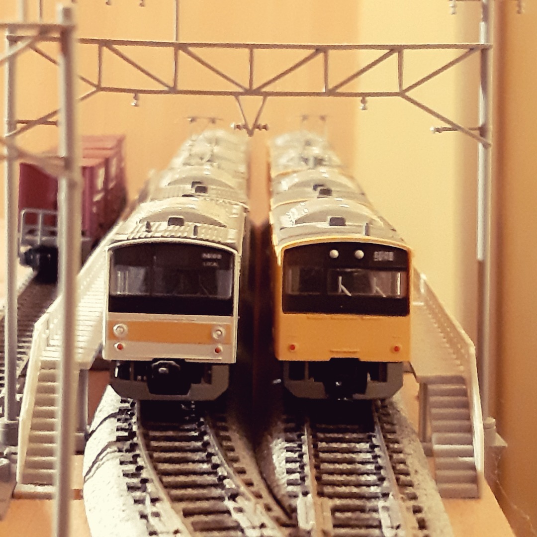 Dinosbacsi on Train Siding: Put the Kato motor unit and bogeys into the 201 series. Really happy to see it rolling around, such a good looking train!