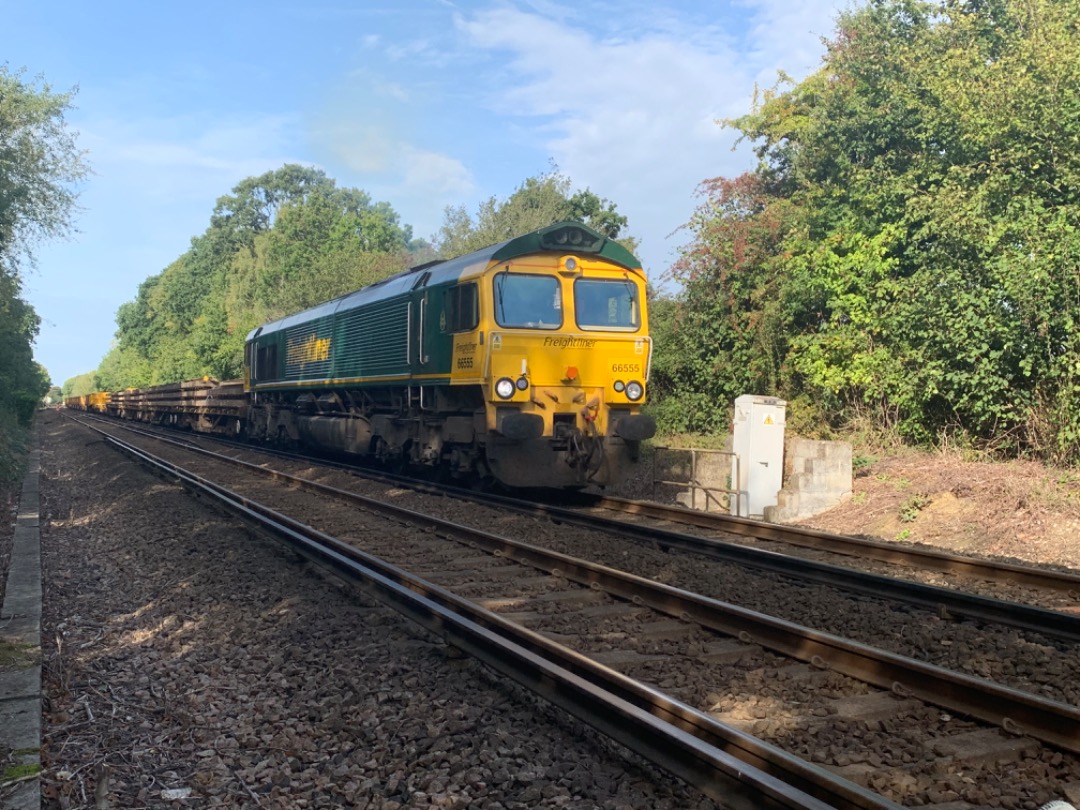 Mista Matthews on Train Siding: Freightliner 66555 with headcode 6Y84 departs from engineering possession from Nutbourne on its way home to Eastleigh.