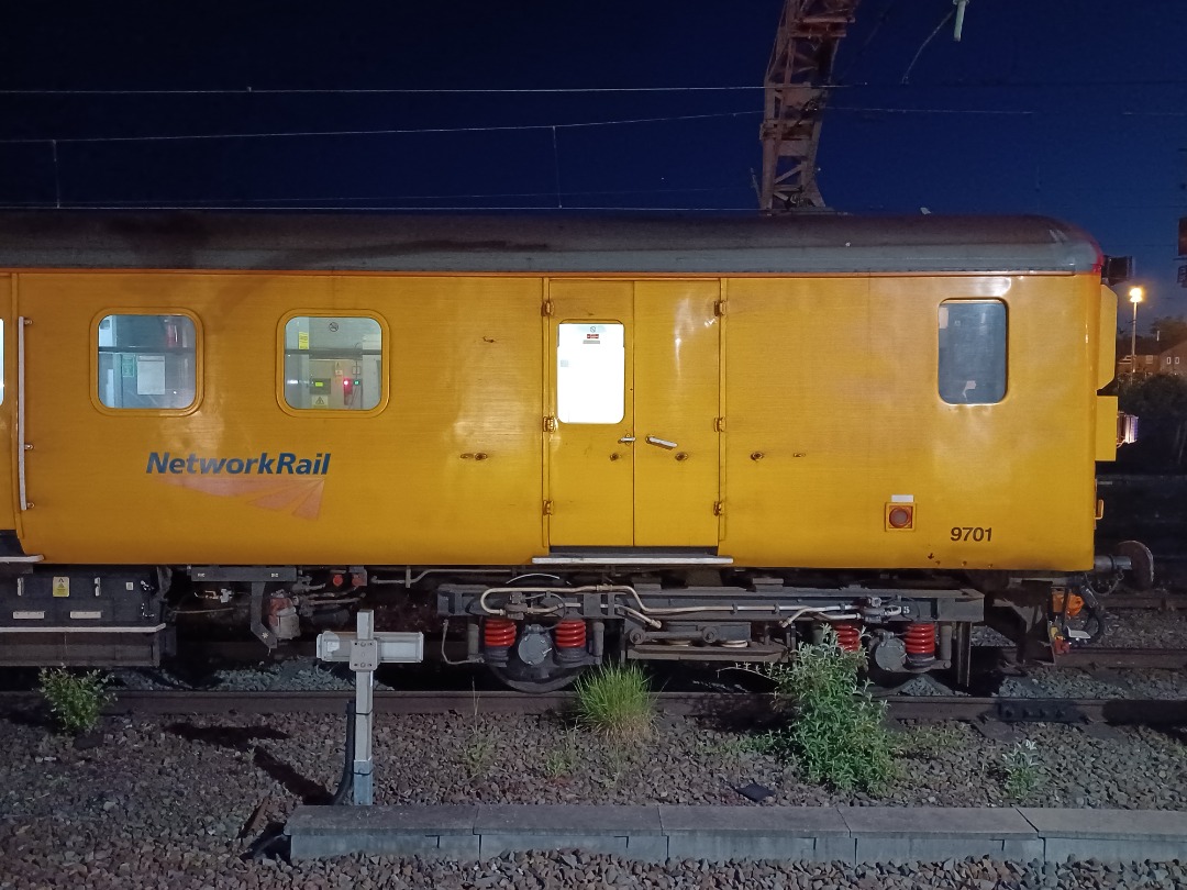 Trainnut on Train Siding: #photo #train #diesel #station #Nationalrail #dbso 37219 on camera observations and 37612 on the Network Rail test train with dbso
9701