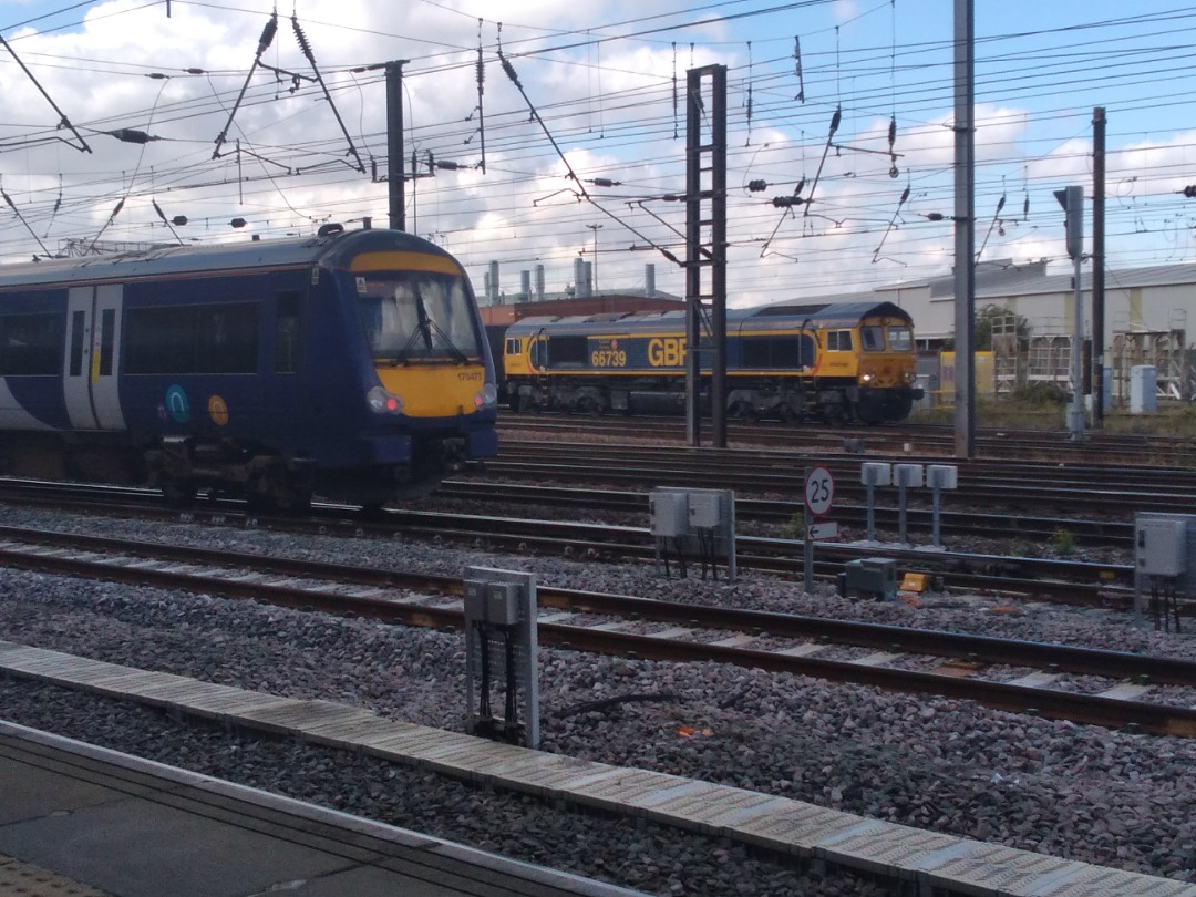 kieran harrod on Train Siding: The freight trains yesterday at Doncaster. Also saw 3 more Freightliner's,. One which was driver Steve dunn, and the spirit
of Tom...