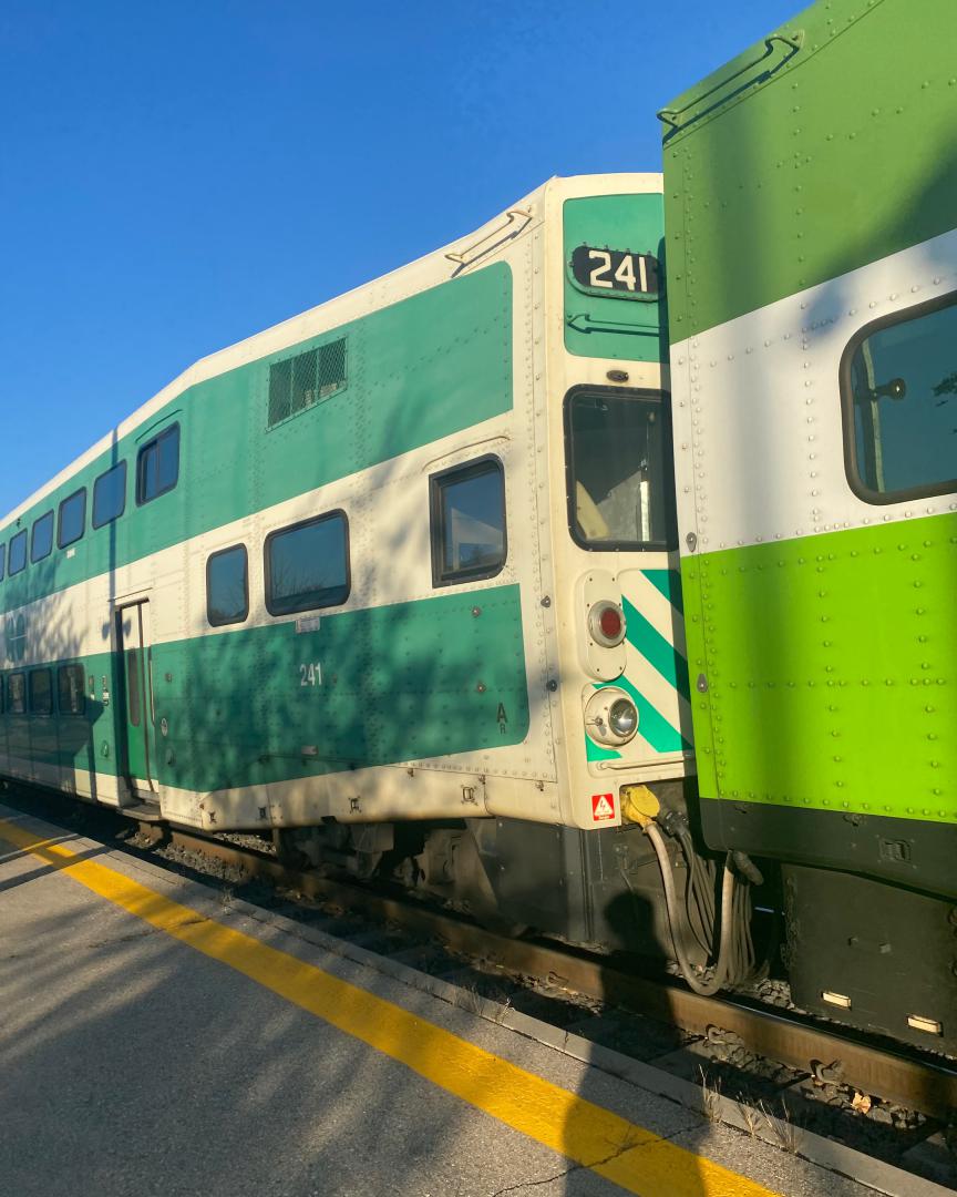 Canadian Modeler on Train Siding: Series 3 - Series 7 GO Transit cab cars I've caught in between trains, this was done to save money so they would have to
buy new...