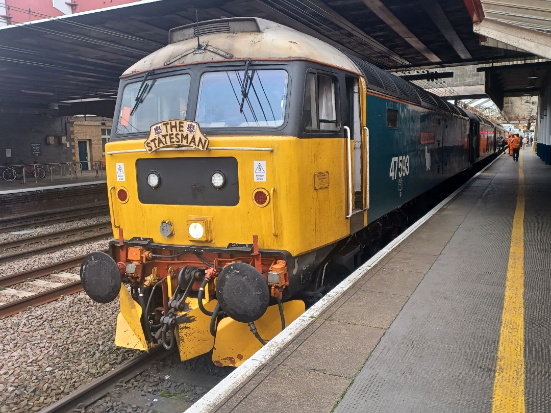 Trainnut on Train Siding: #photo #train #diesel #hst #station 43046 & 43055 on Midland Pullman. 47593 on the Statesman but failed at Crewe. 47593 was
removed and...
