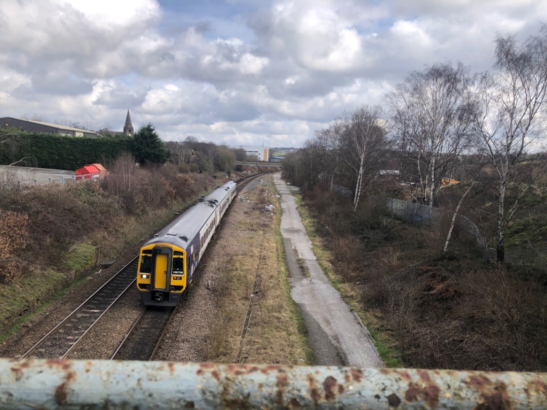 iaingillson on Train Siding: #trainspotting #train #diesel #junction. Brighouse to Huddersfield at the junction at Bradley come on to the main line . At 10.15
is...