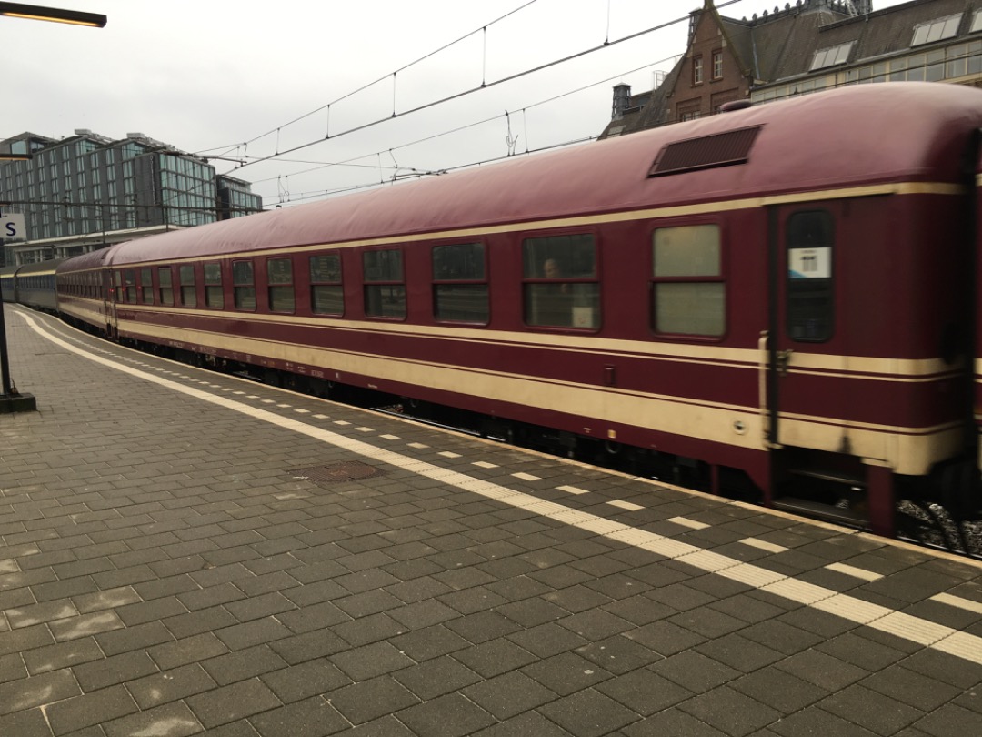 Joran on Train Siding: De TUI Ski Express ( ik noem het TUISE in het kort ) die vanuit Oostenrijk kwam genomen in Amsterdam Centraal in Nederland. Die heeft
zelfs...