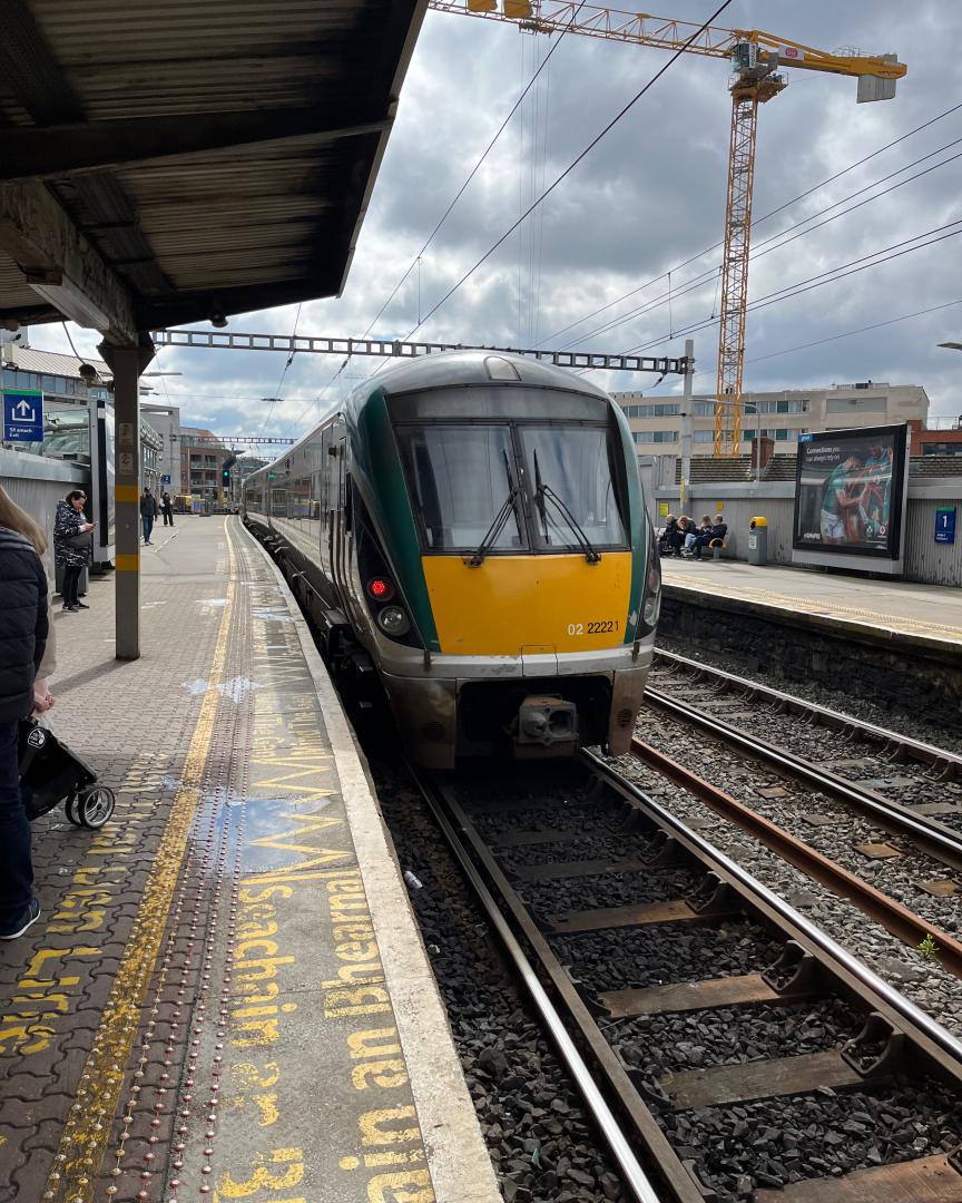 RodRail on Train Siding: #DART #8100 #8520 and #Irish Rail #22000 #Iarnród #Éireann #iarnrodeireann at #Tara Street #Dublin #Ireland