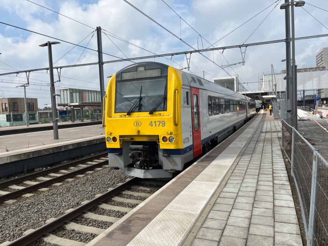 Joran on Train Siding: 7 verschillende passagierstreinen ( of teminste met verschillende voorkanten ) genomen in Gent Sint Pieters.