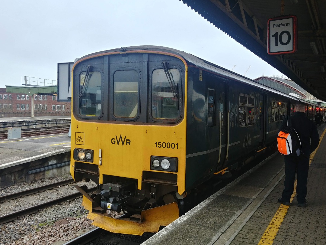 Robin Price on Train Siding: #trainspotting #train #diesel #station here is a couple of shots of #BristoltempleMeads showing a class 150/0 on a #Taunton local
and a...