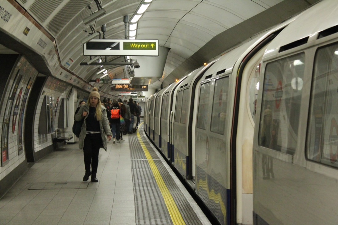 Cameron Macdonald on Train Siding: #trainspotting here we have a shot of a 1972 bakerloo line train at, oh I forgot #underground