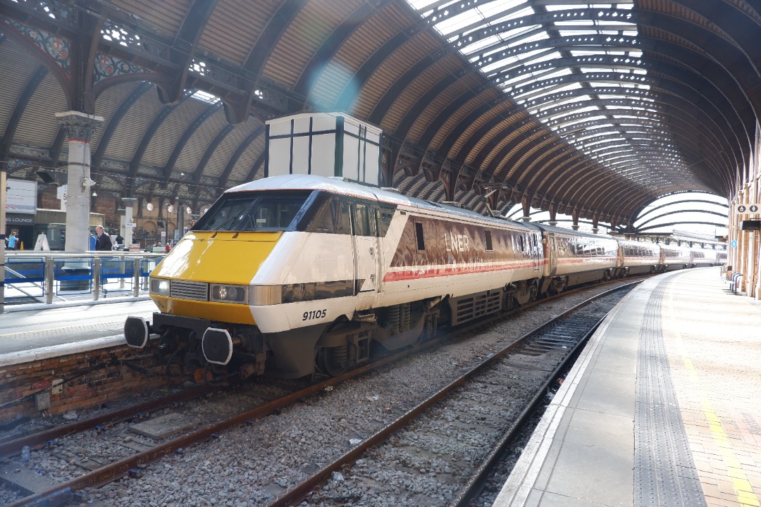 Rafael on Rails on Train Siding: 91105 at York Station, having just arrived from London King's Cross Station. I was so excited to travel on a Class 91 for
the first time!
