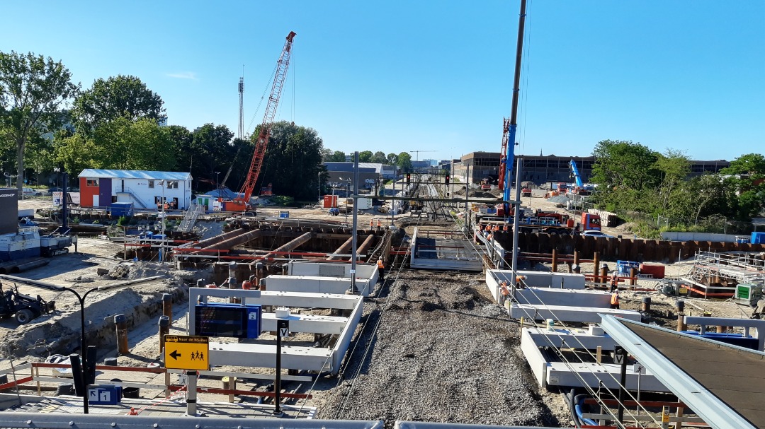 Arthur de Vries on Train Siding: Today I've been watching the #construction works at Delft Campus. They were moving the new bridge for the #station renewal
and track...