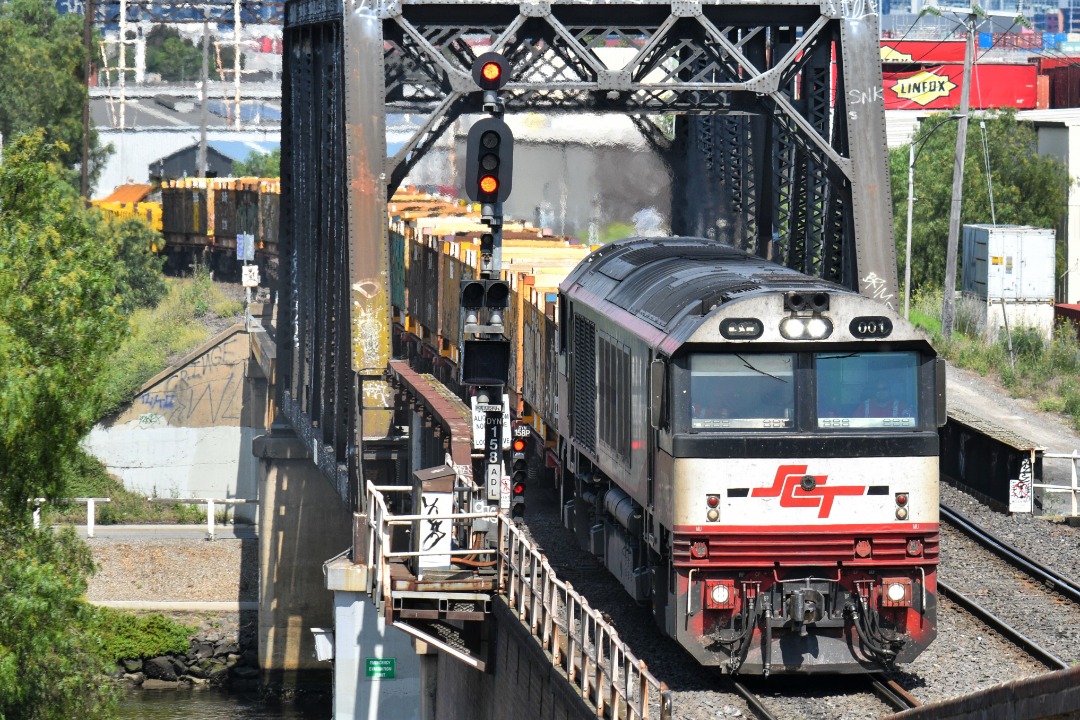 Shawn Stutsel on Train Siding: SCT's CSR001 rolls towards the Bunbury Street Tunnel, Footscray Melbourne with 9743v, Steel wagon transfer to Laverton ex
Dynon.