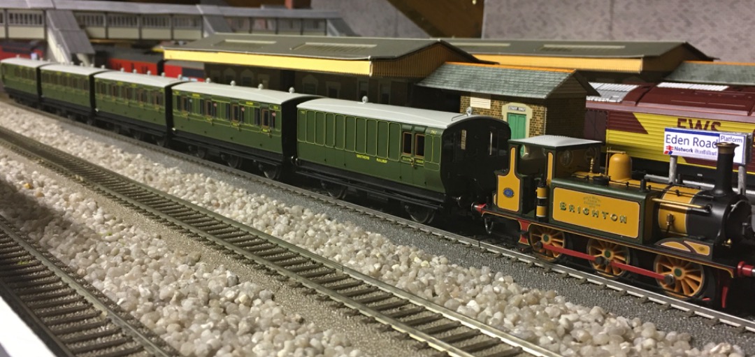 Mista Matthews on Train Siding: Usually a modern image modeller but... Finally got the full set of these carriages. And I have to say, I'm really pleased
with them!...