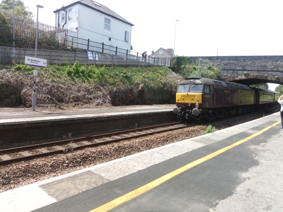 NGtrains on Train Siding: Northern belle railttour heading to Par. With a couple of wcr 47s. Always tricky filming with one hand then using phone to photograph
with...