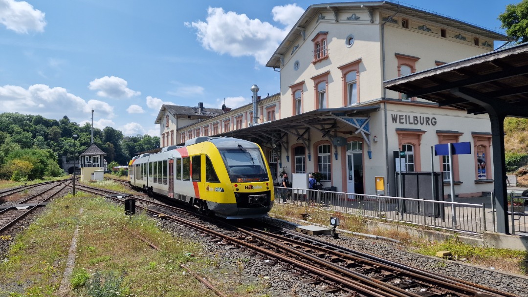 Didi on Train Siding: On a summer trip through beautiful Lahn valley in central Germany I took this photo of a DMU at Weilburg.