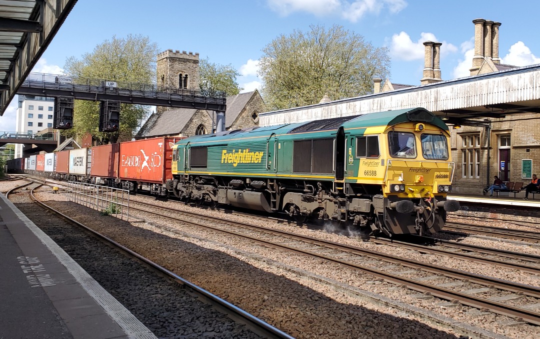 North East Lincolnshire Train Spotting on Train Siding: 66588 seen passing Lincoln Central working 4L85 Doncaster Ept F'Liners to Felixstowe North F.L.T
(15/05/2023)...